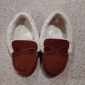 Muk Luks Brown Moccasin Slippers with White Lining